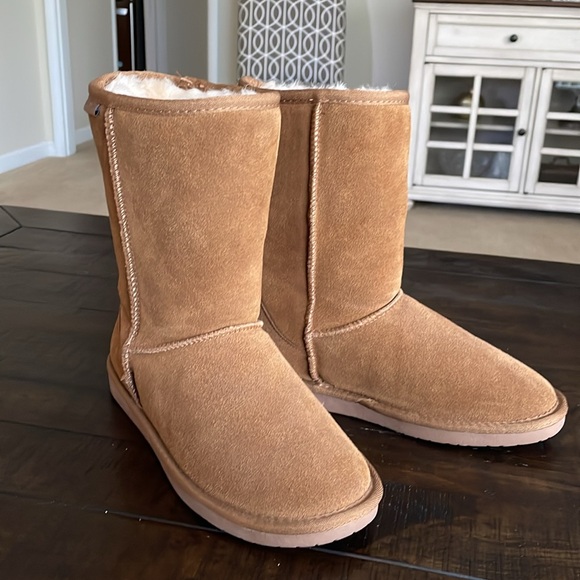 Minnetonka Women’s Olympia Suede Boots. Sheepskin Lining Easy Slip On. NWOT - Picture 2 of 15